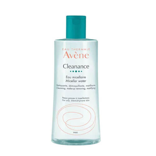 L'eau micellaire Avene Cleanance élimine en douceur et sans rinçage les impuretés du visage et des yeux, y compris le maquillage.