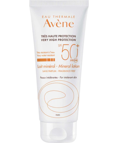 AVENE LAIT MINÉRAL SPF 50 convint aux pour les peaux intolérantes aux filtres chimiques et aux parfums des adultes et des enfants. 