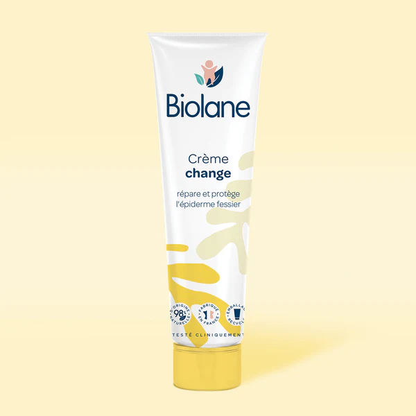 La crème change Biolane protège l'épiderme fessier de votre bébé et répare efficacement les rougeurs et irritations.