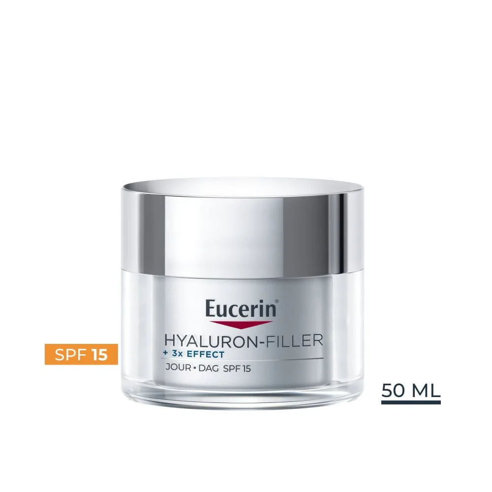 Le soin de jour SPF 15 Eucerin Hyaluron Filler +3x Effect est une crème anti-rides spécialement formulée pour les peaux sèches. En plus de ses propriétés anti-âge, cette crème offre une protection contre les rayons UV, qui sont responsables du vieillissement cutané prématuré. Les UV entraînent la formation de radicaux libres, des molécules instables qui peuvent endommager les cellules de la peau et accélérer le processus de vieillissement. Grâce à sa formule enrichie, cette crème aide à prévenir ces effets nocifs tout en hydratant intensément et en réduisant l'apparence des rides.